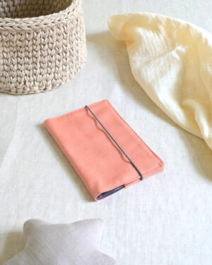 růžový obal na očkovací průkaz