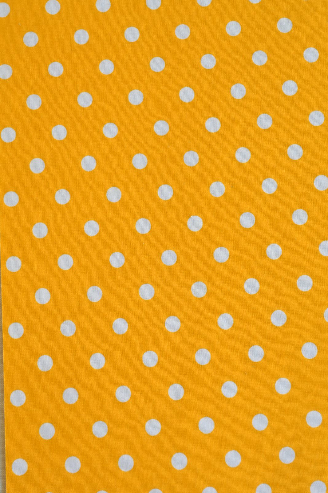 podšívka žlutá s puntíky