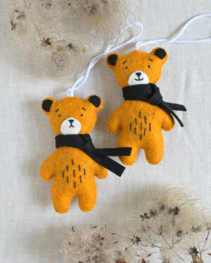 zlatý vánoční medvídek