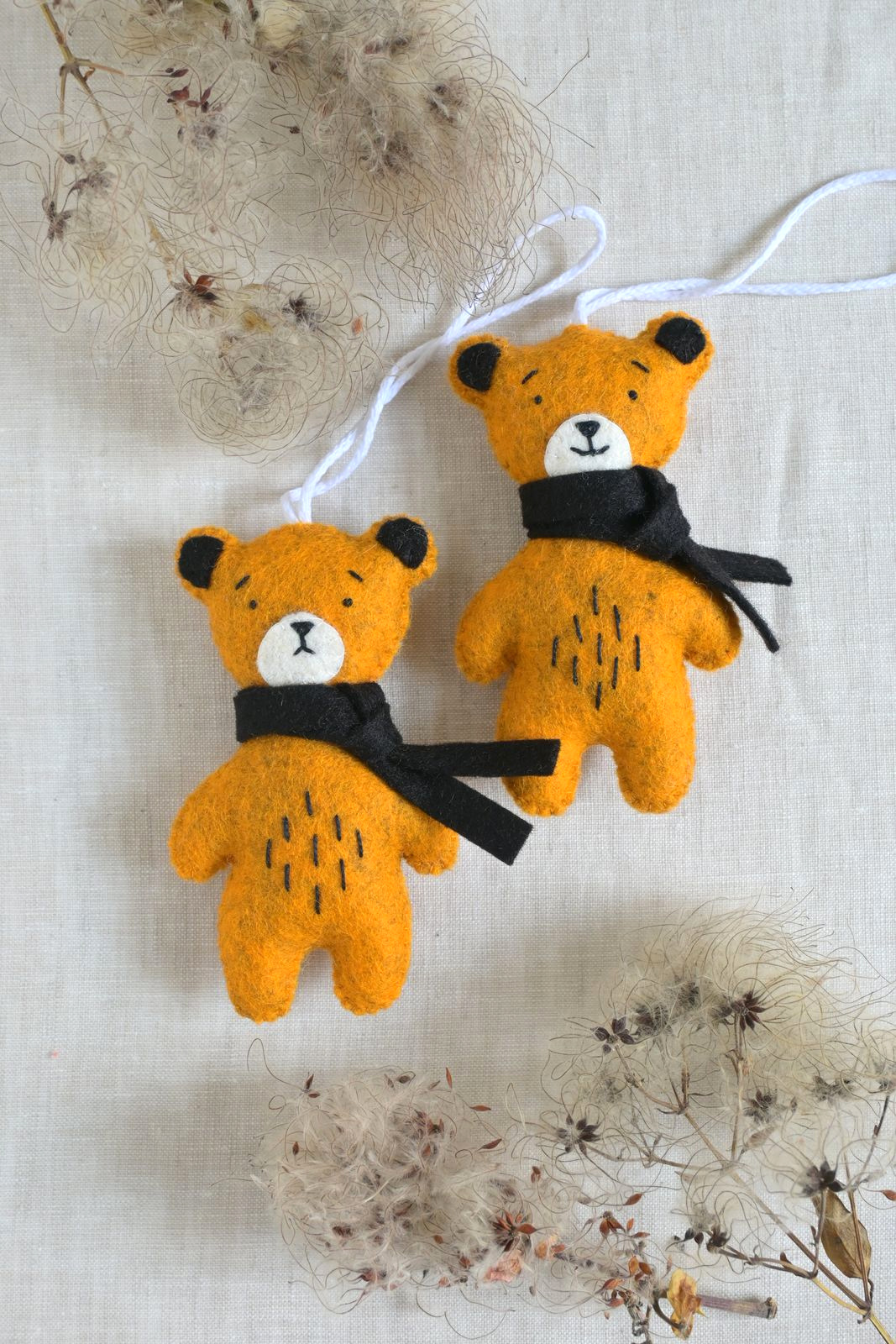 zlatý vánoční medvídek