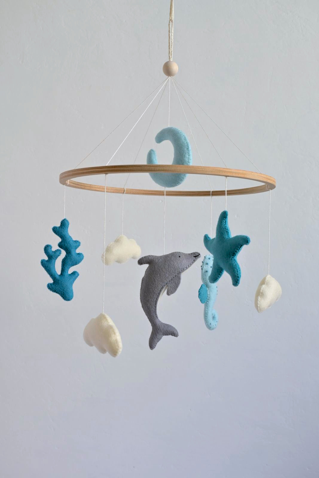 kolotoč s delfínem