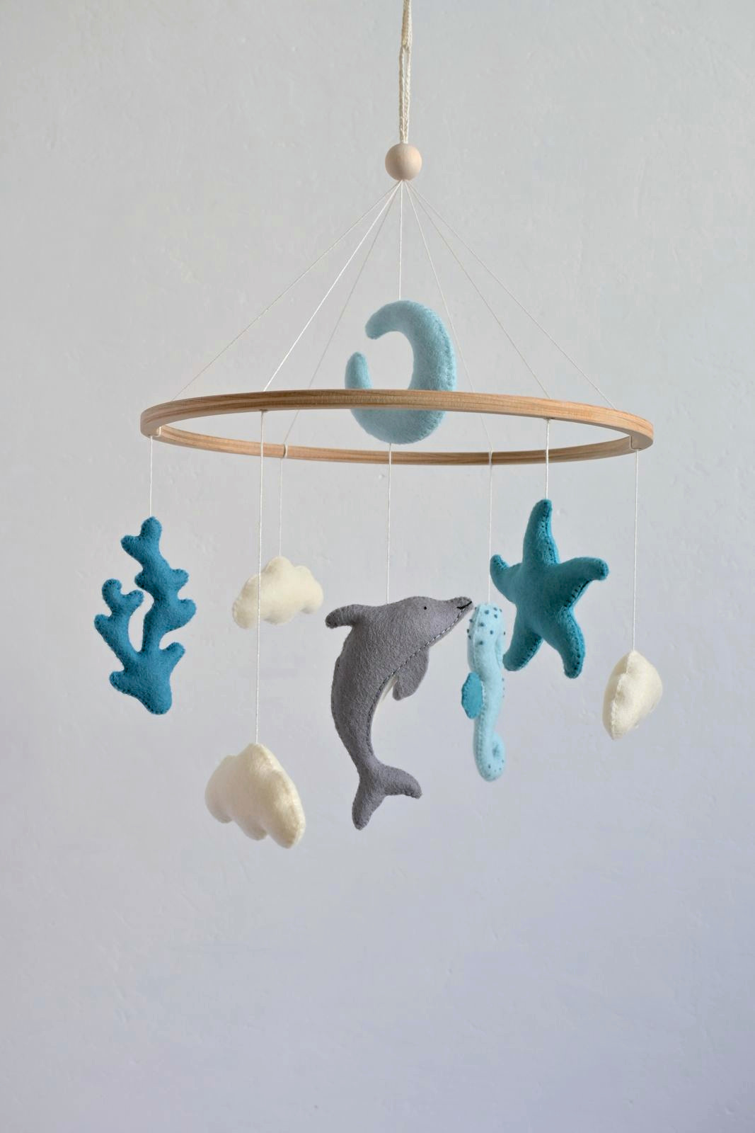 kolotoč s delfínem