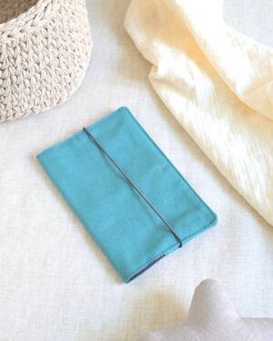 tyrkysový obal na očkovací průkaz