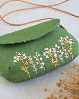 zelená kabelka s výšivkou